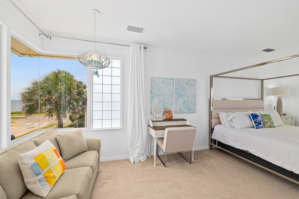 Premium Room, 1 King Bed with Sofa bed, Beach View photo 1