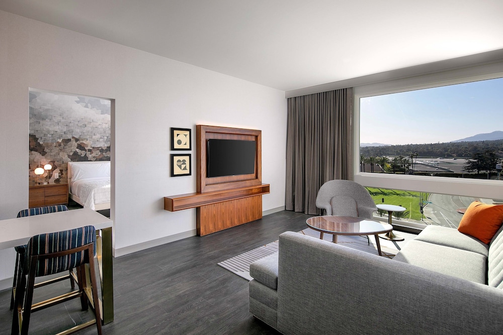Suite, 1 Bedroom - Photo 3