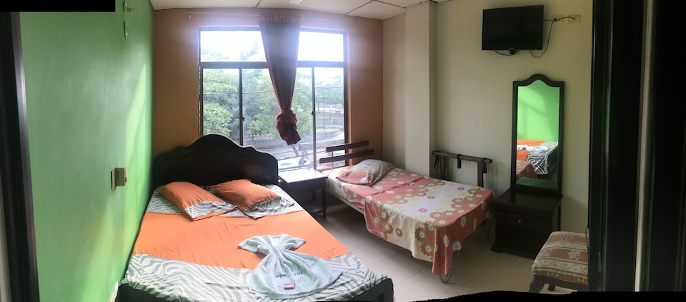 Classic Triple Room, 2 Double Beds, Non Smoking photo 3