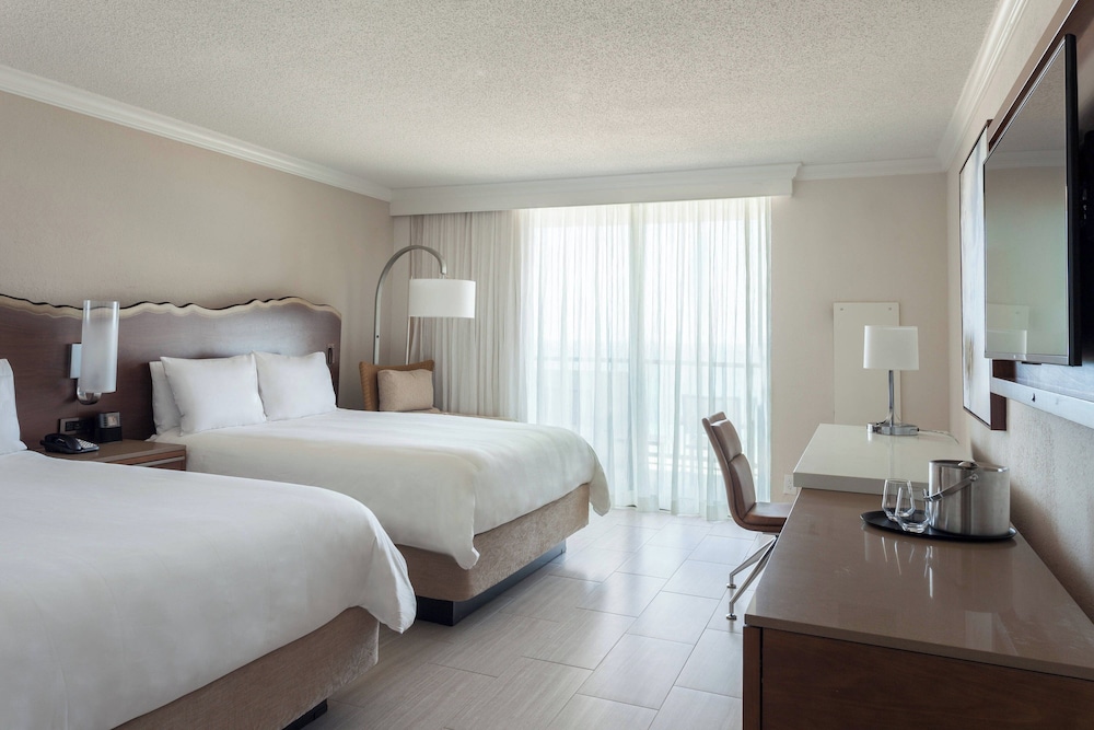 Room, 2 Double Beds - Photo 4