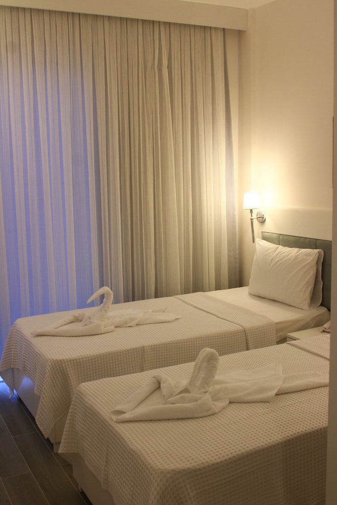 Superior Twin Room, Mountain View photo 2