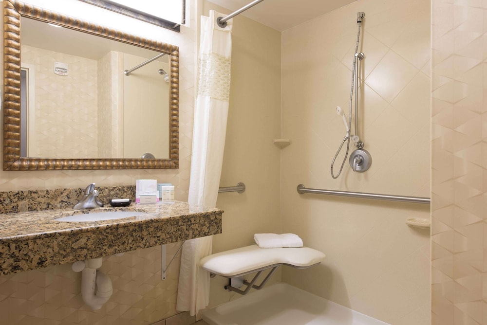 Hampton Inn and Suites Indianapolis-Fishers, Photo 5