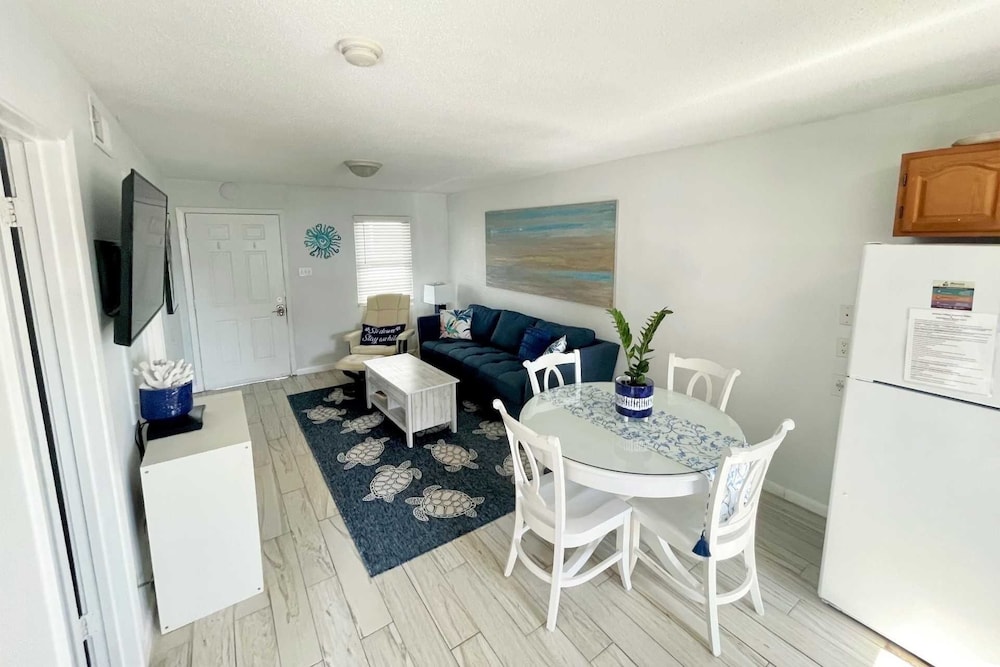Condo, 2 Bedrooms