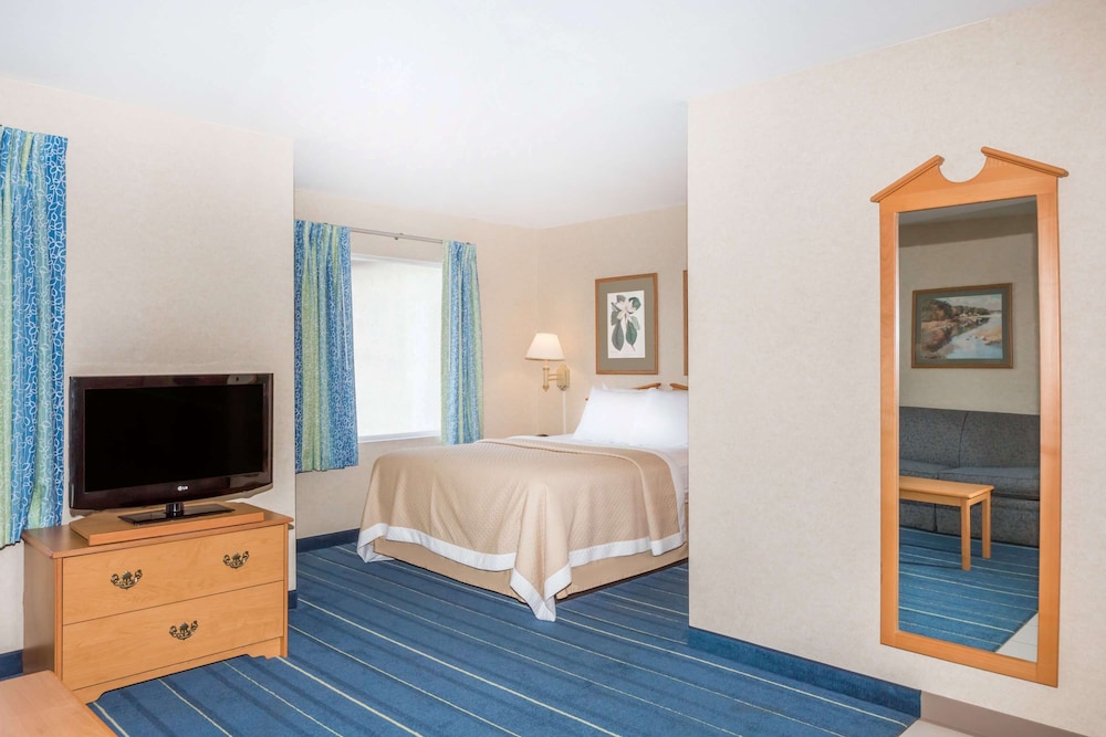 Efficiency, Room, 1 Queen Bed, Smoking - Photo 1