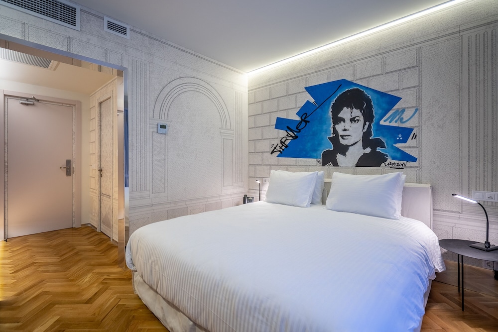 Standard Double Room - Photo 15