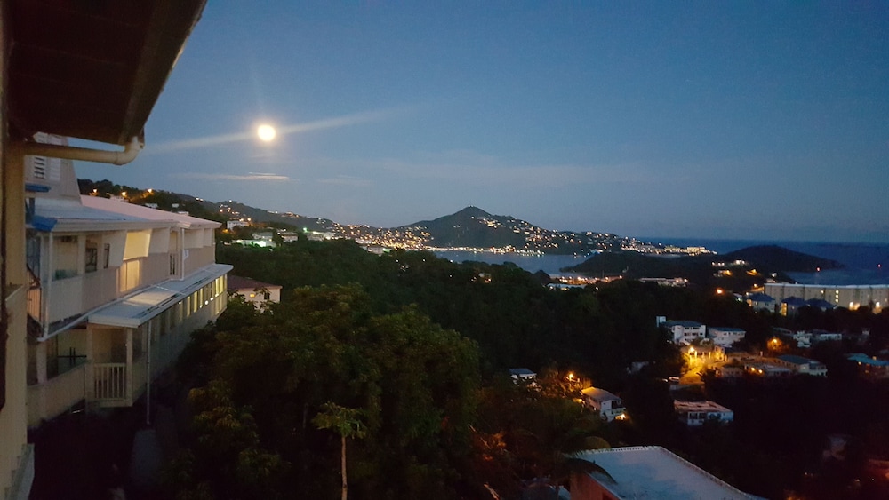 Apartment with Sea View - Photo 3