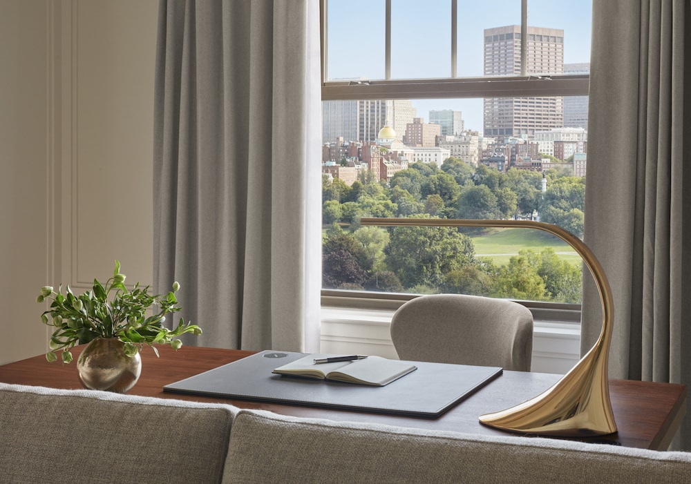 Classic Suite, 1 Bedroom, Park View thumbnail 5