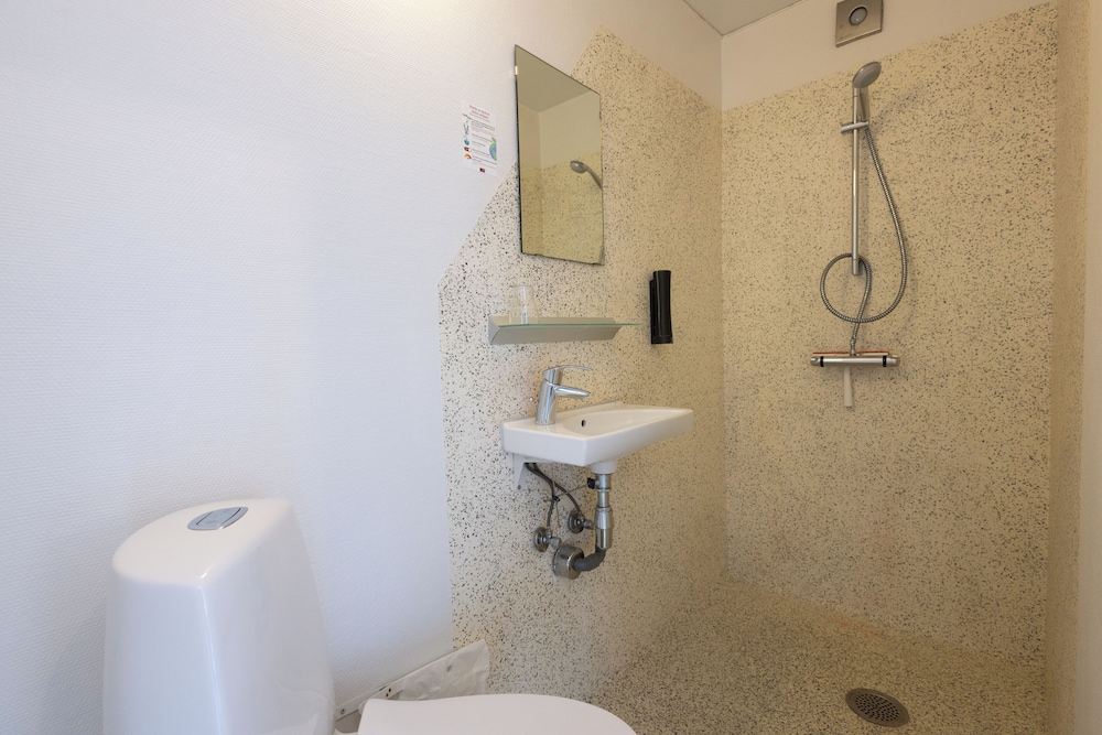 Standard Double Room - Photo 10