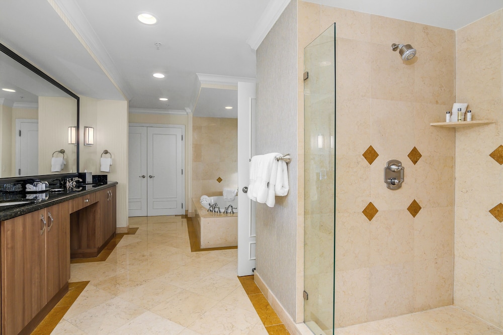 Penthouse, Multiple Beds - Photo 8