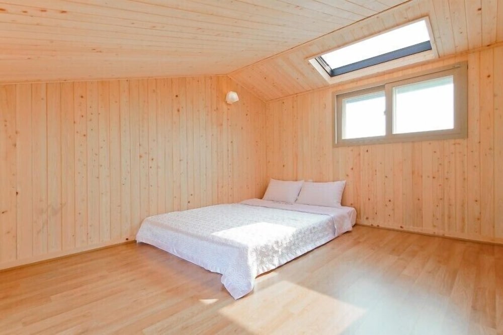 House (4) - Photo 3