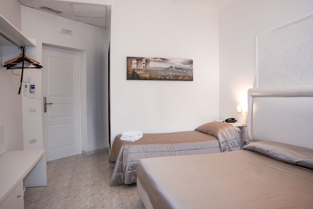 Standard Quadruple Room photo 2