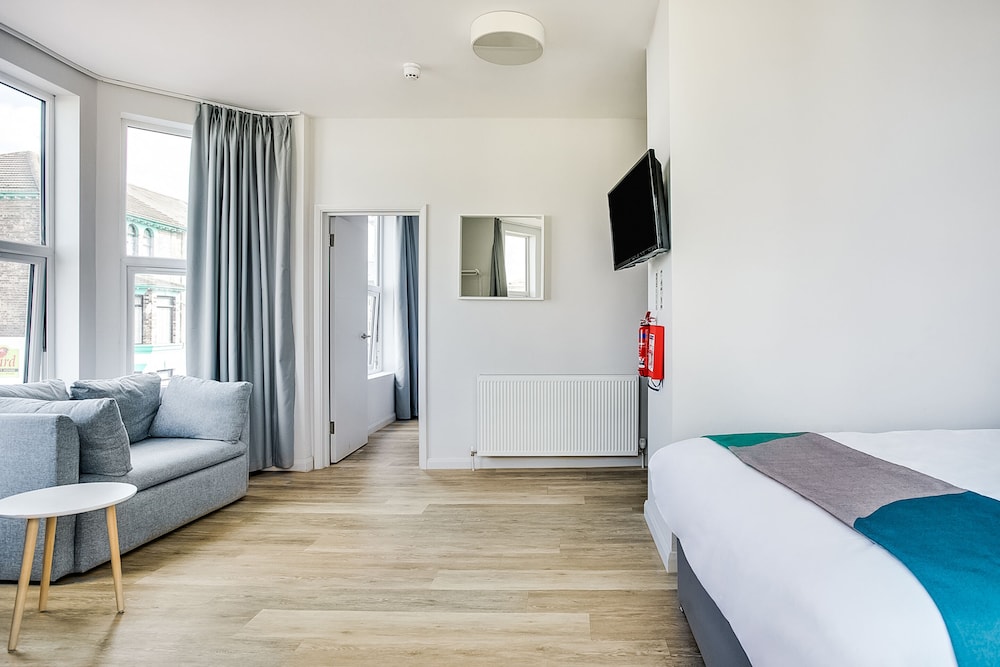 Family Apartment (Deluxe) - Photo 2