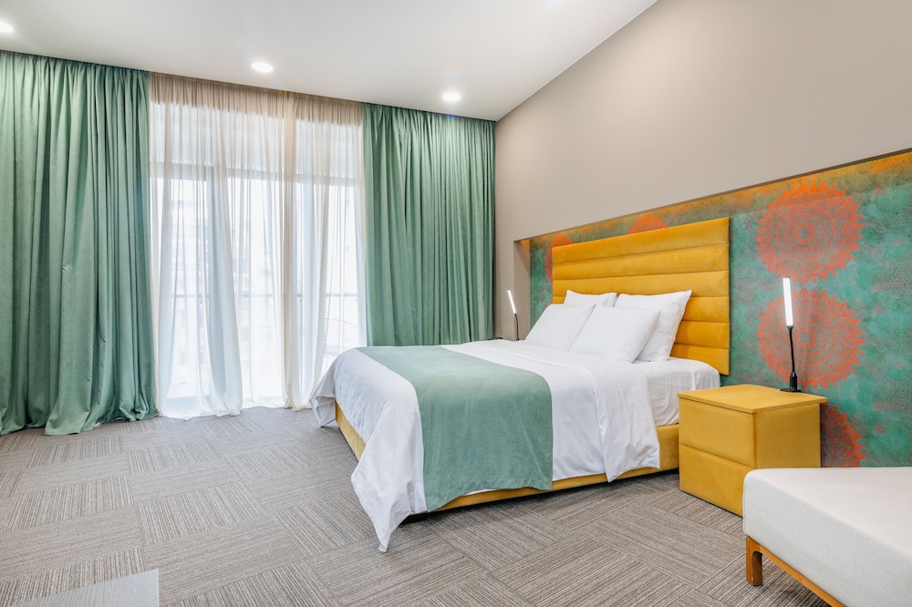 Suite, 1 King Bed, Non Smoking, Balcony photo 3