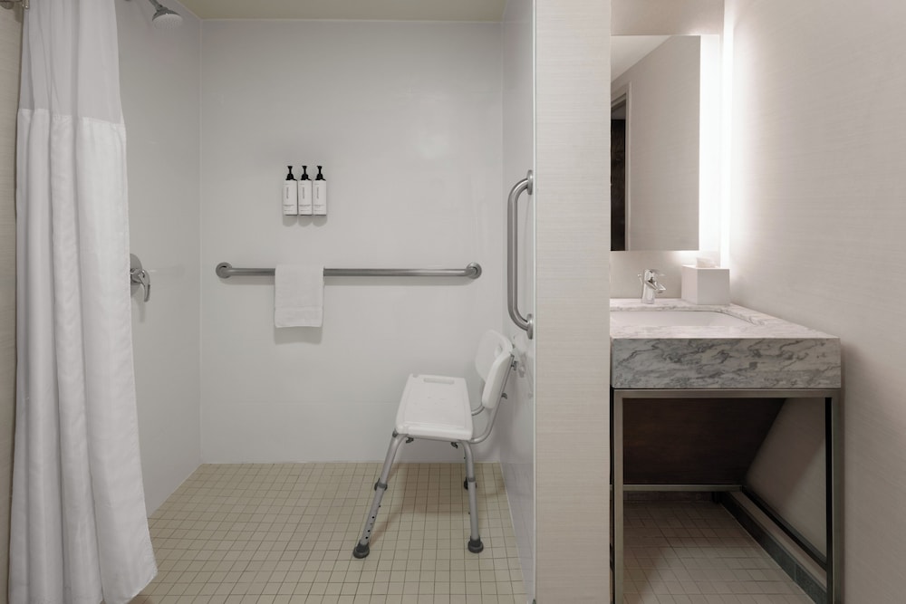 Standard Room, 1 King Bed, Accessible Bathtub (Mobility, Tub) - Photo 2