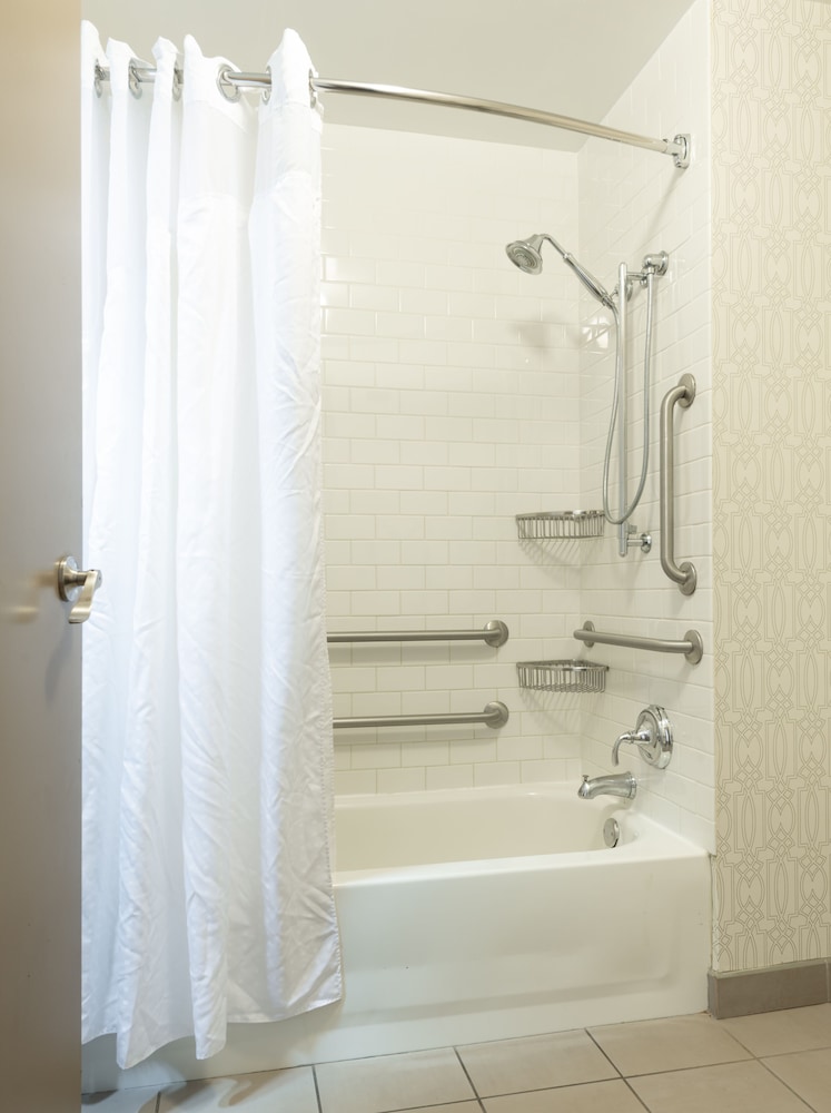 Standard Room, 1 Queen Bed, Accessible (Mobility)