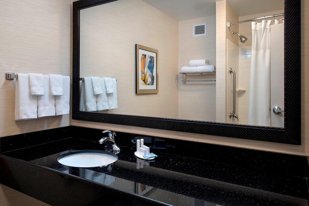 Room, 2 Queen Beds (Mobility Accessible, Tub) - Photo 2