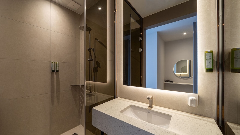 K. Standard Twin Room, Bathtub, Ocean View photo 3