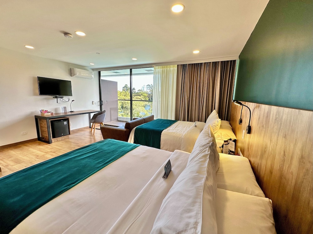 Superior Double Room, 2 Double Beds, Lake View (Twin) photo 3