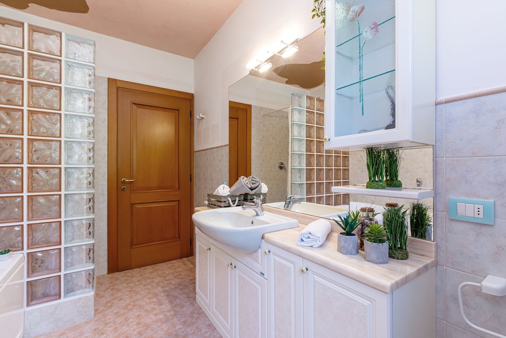 Family Apartment, 3 Bedrooms, Mountainside (Casa Ferrari 3km From Lake) photo 3