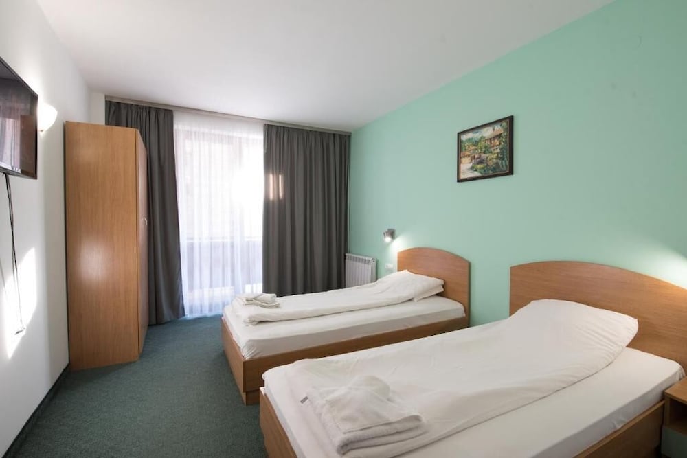 Standard Twin Room photo 2