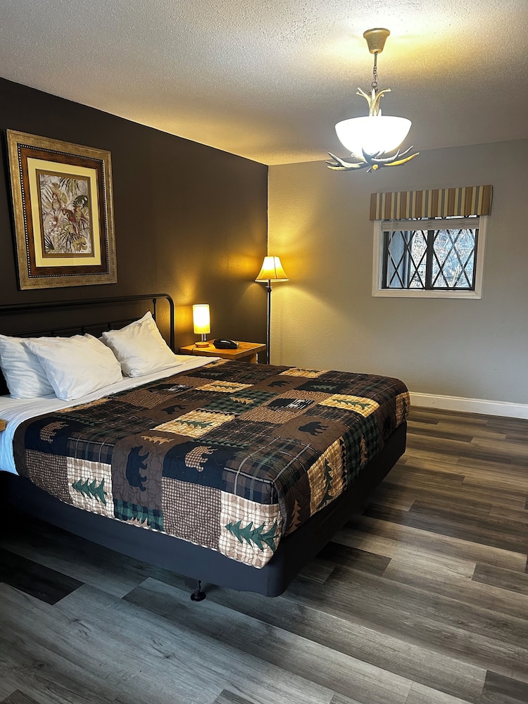 Standard Room, 1 King Bed (Creekside) - Photo 1