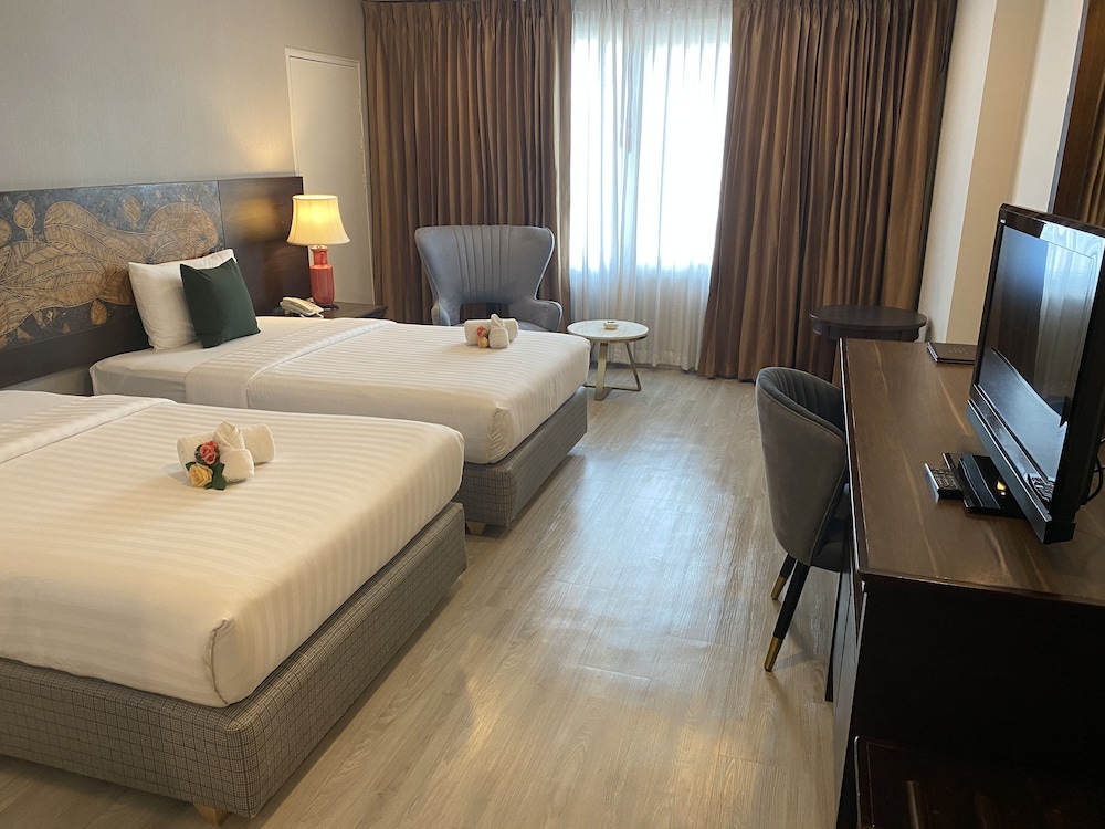Deluxe Empress Twin Room photo 2