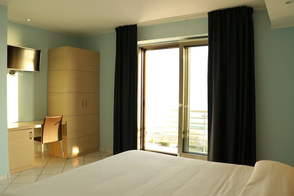 Superior Room, Sea View - Photo 3