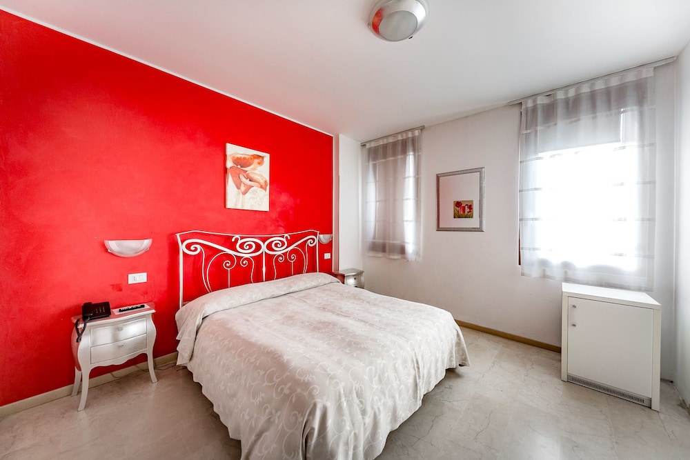 Standard Double Room, City View photo 1