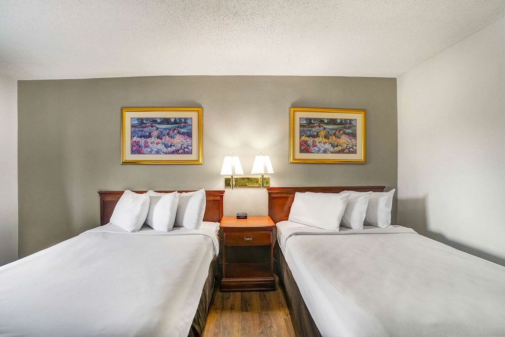 Deluxe Room, 2 Double Beds, Non Smoking, Refrigerator & Microwave - Photo 2
