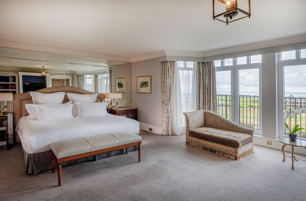 Royal and Ancient King Suite