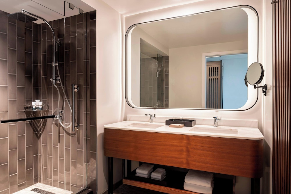 Room, 1 King Bed, Lanai (hokupa'a Tower, Extended Lanai)