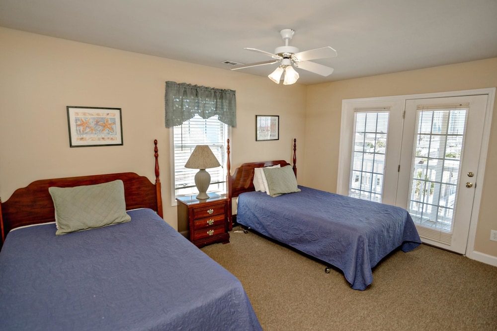Luxury House, 6 Bedrooms, Ocean View, Poolside