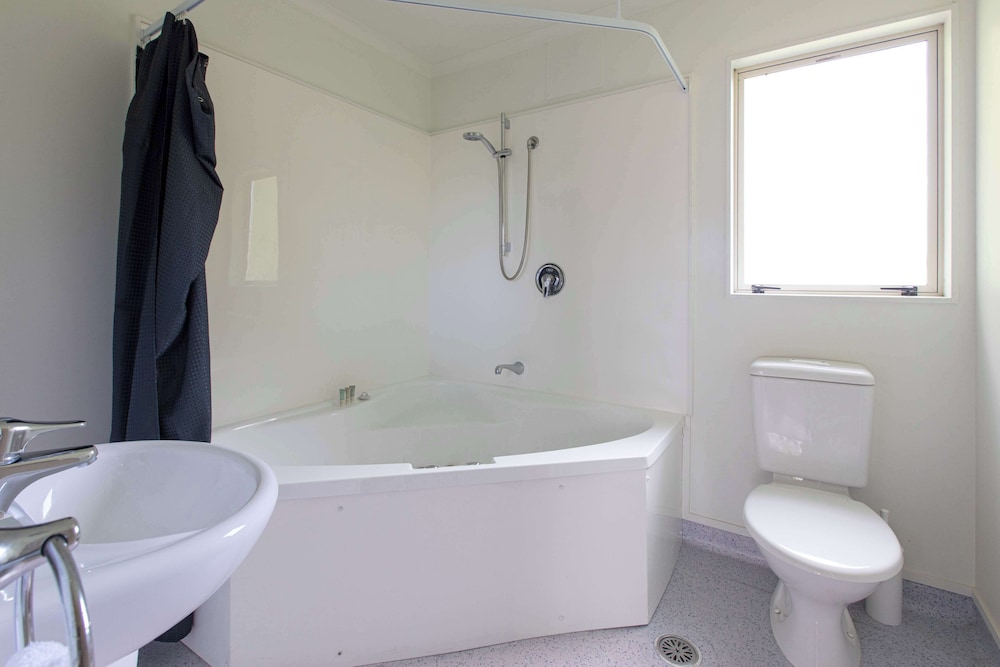 Deluxe Suite, Multiple Beds, Non Smoking, Kitchen - Photo 6
