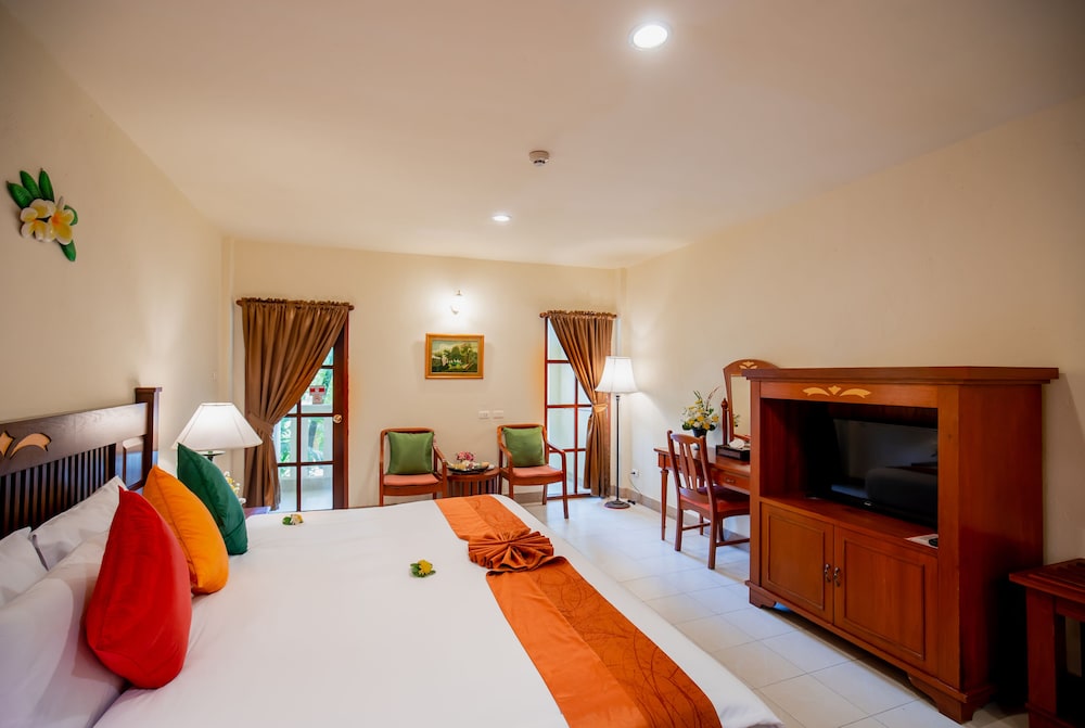 Superior Triple Room, Pool View - Photo 1