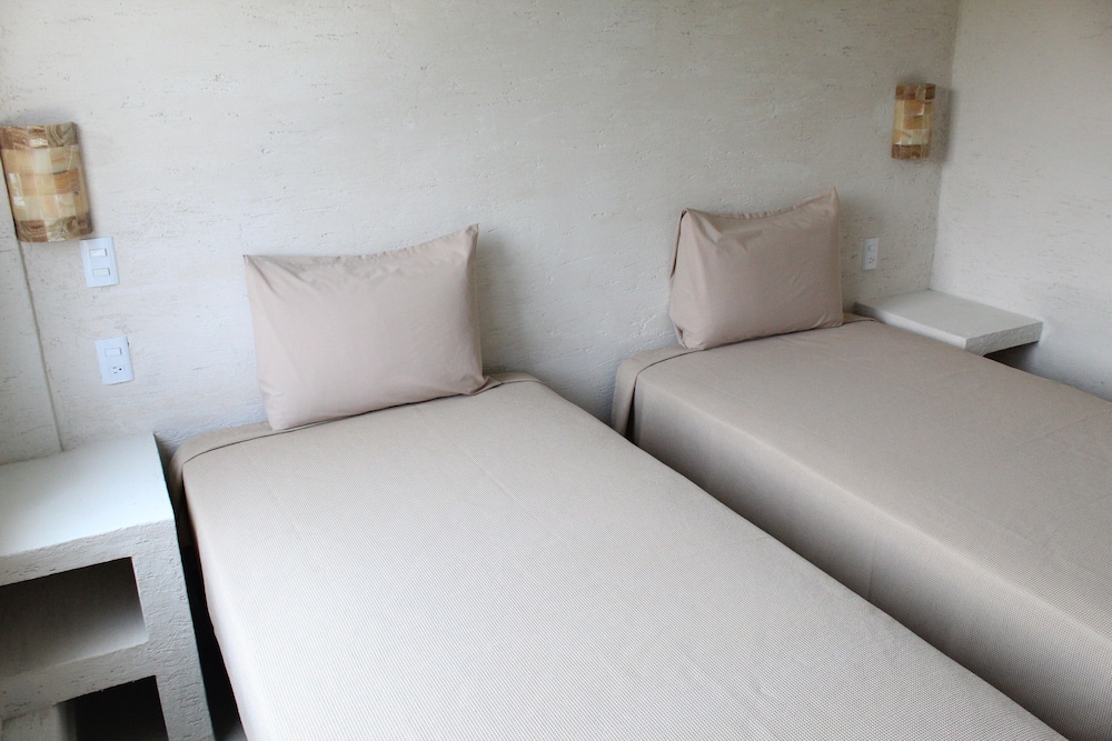 Family Room, 2 Bedrooms