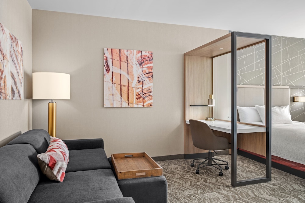 Suite, 2 Queen Beds (Mobility/Hearing Accessible, Tub) - Photo 3