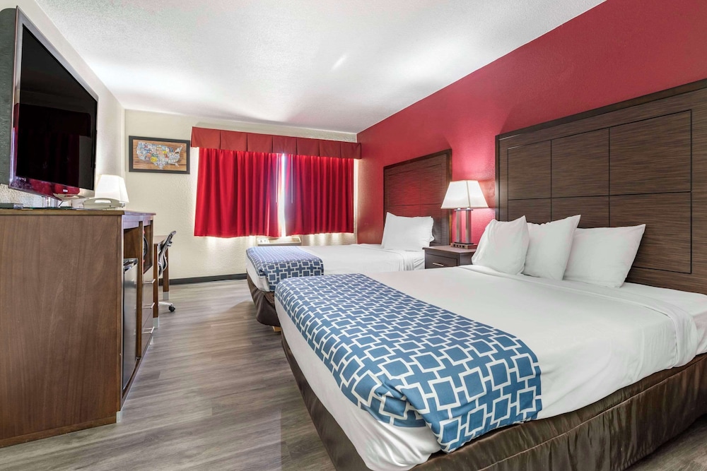 Standard Room, 2 Queen Beds - Photo 1