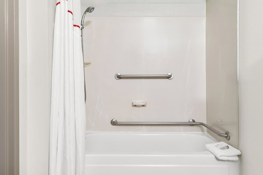 Deluxe Room, 1 Queen Bed, Accessible, Non Smoking - Photo 6
