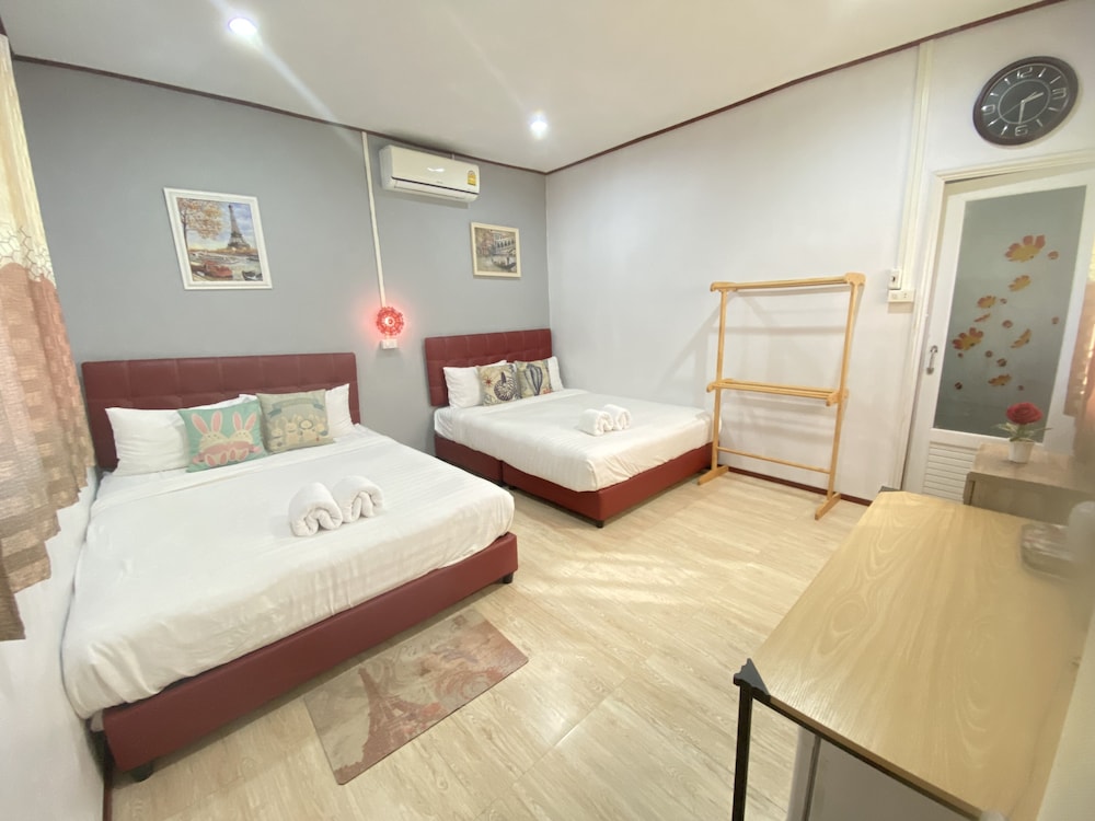 Family Quadruple Room photo 3