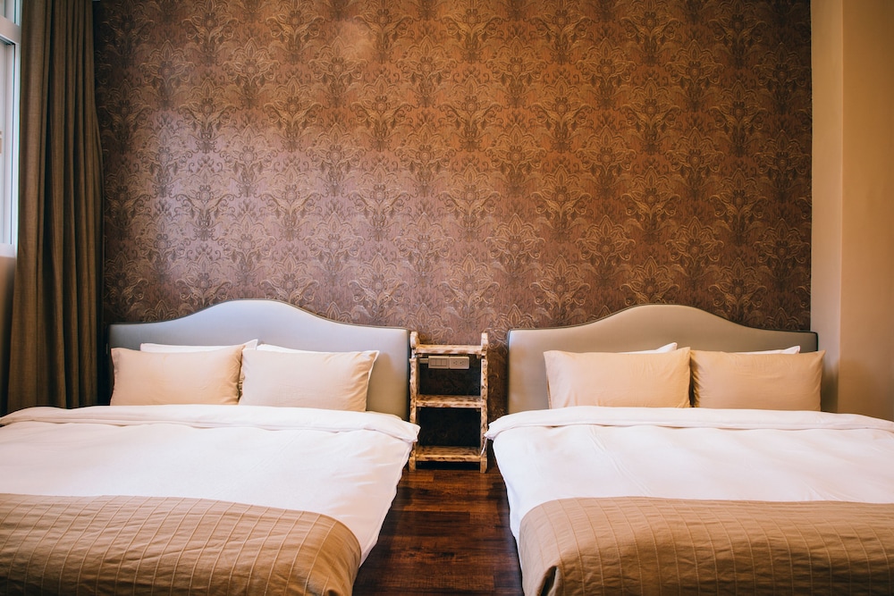 Basic Quadruple Room, 2 Queen Beds, Ground Floor photo 3