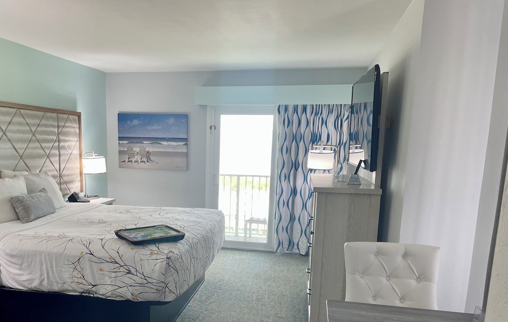 Club Room, 1 Queen Bed, Patio, Ocean View photo 3