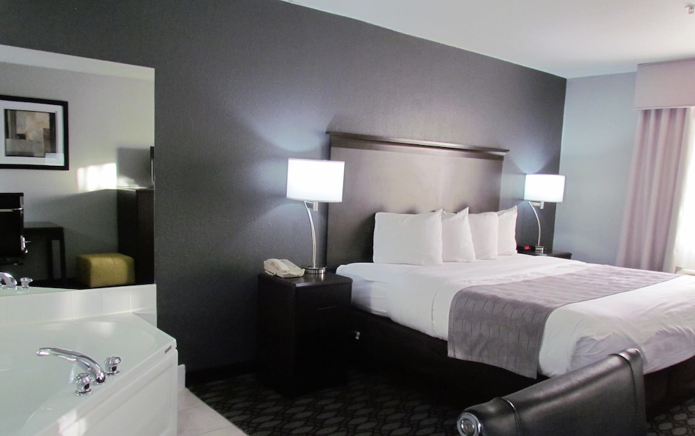 Deluxe Room, 1 King Bed, Non Smoking, Jetted Tub photo 1