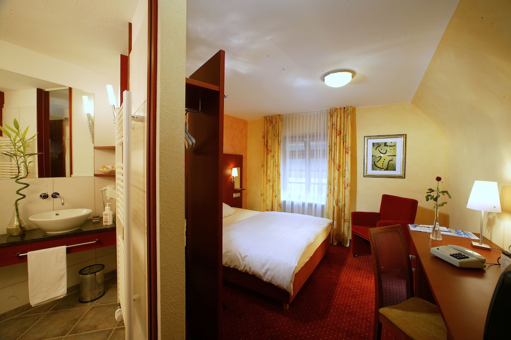 Economy Double Room photo 2
