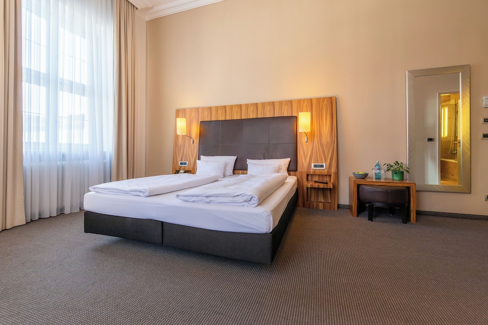 Superior Double or Twin Room with Cathedral View photo 1