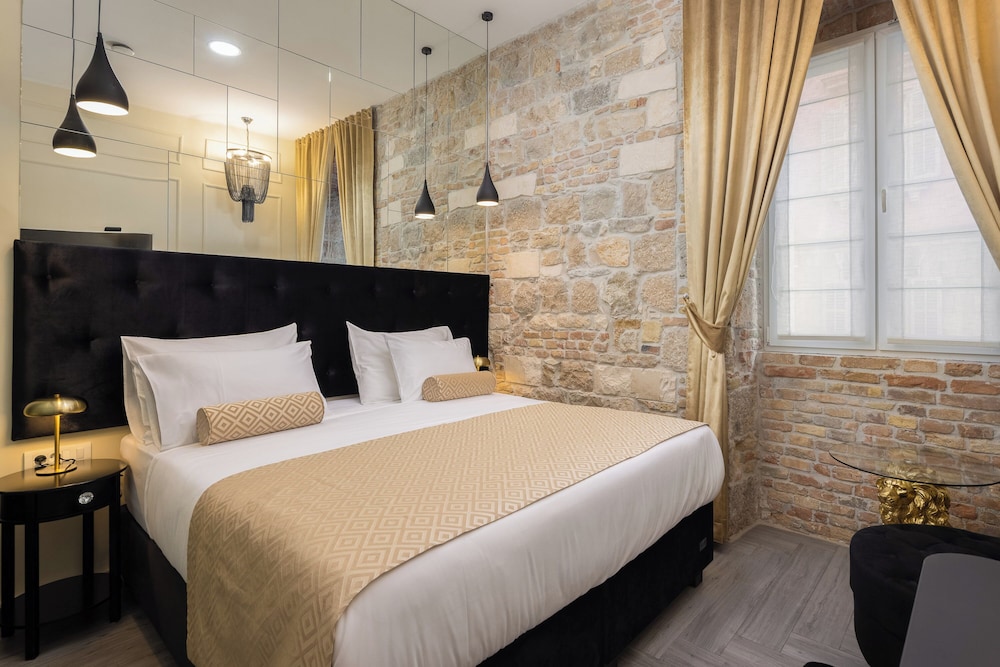 Luxury Room 2