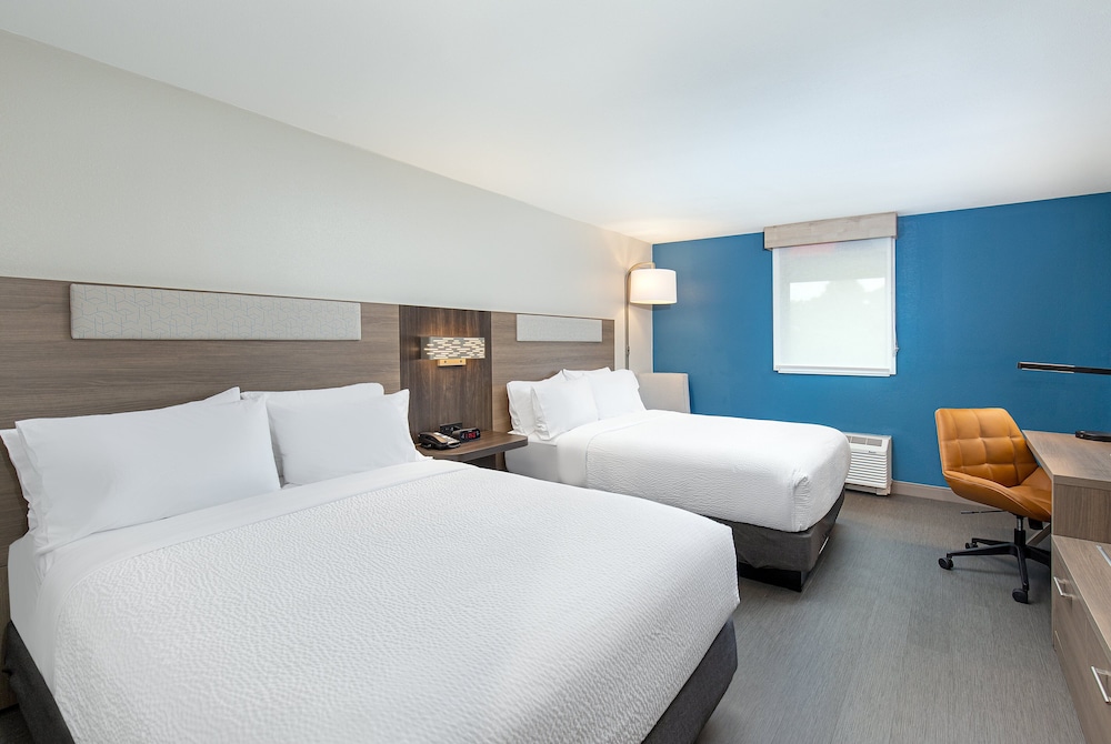 Standard Room, 2 Queen Beds - Photo 1