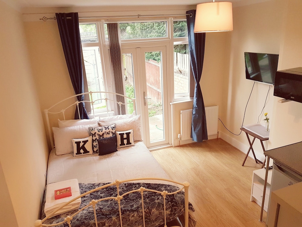 Premium Double Room, Ensuite, Garden View (Room 2) photo 3