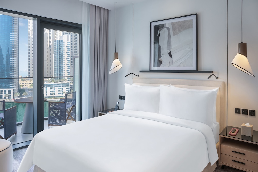 Deluxe Room, 1 King Bed, Marina View photo 3