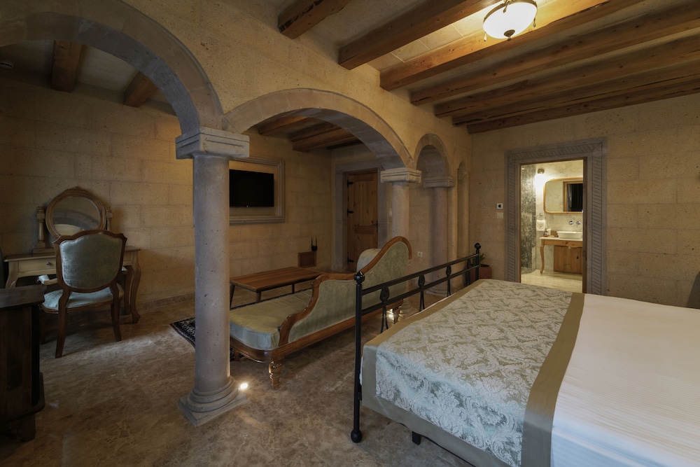 Stone Deluxe Room with Bathtub - Photo 10