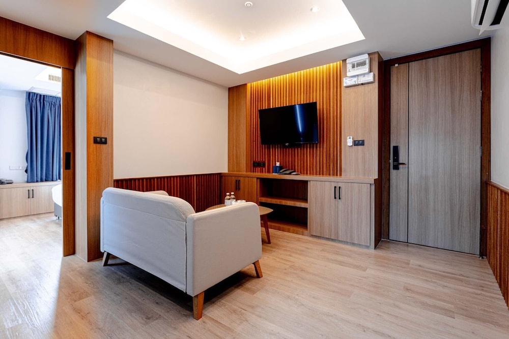 One Bedroom Suite - Photo 6
